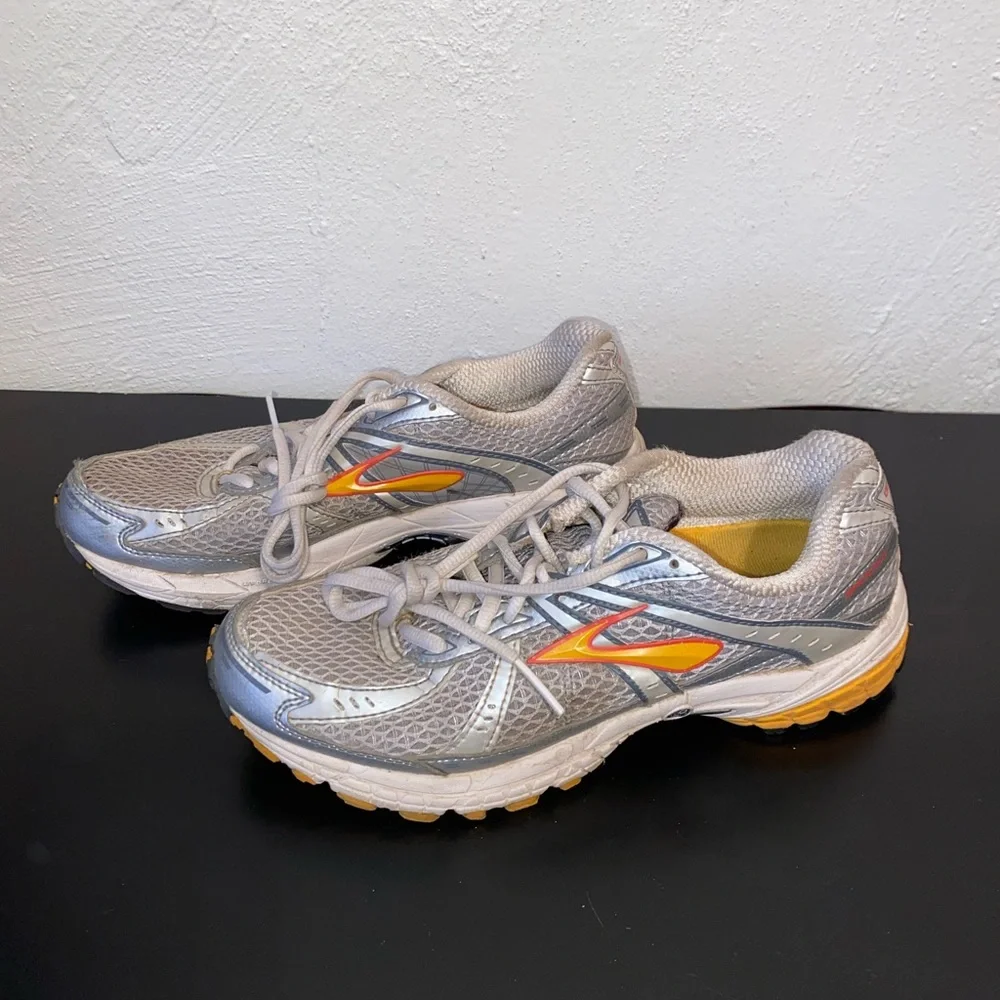 Brooks Defyance 4 Women’s 9.5 Running Shoes Tennis Walking Sneakers Yellow Gray